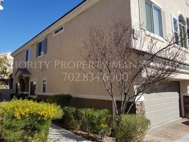 Building Photo - Beautiful 1600+ sq ft.  3 bedroom ~ UPGRADED!