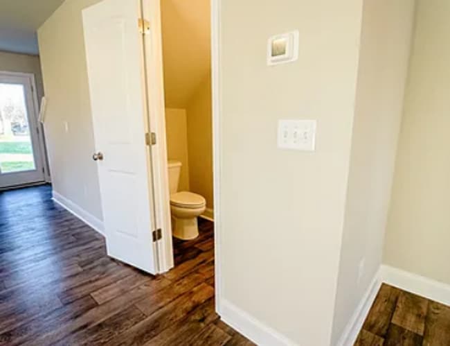 Building Photo - HALF OFF FIRST MONTH RENT ! ! !