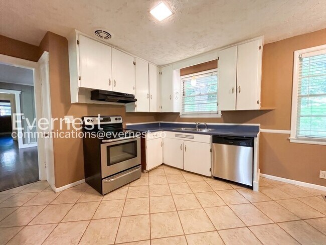 Foto del edificio - 4908 Briarwood Dr