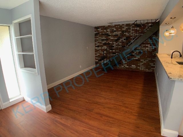 Building Photo - 1510 NE Paropa Ct