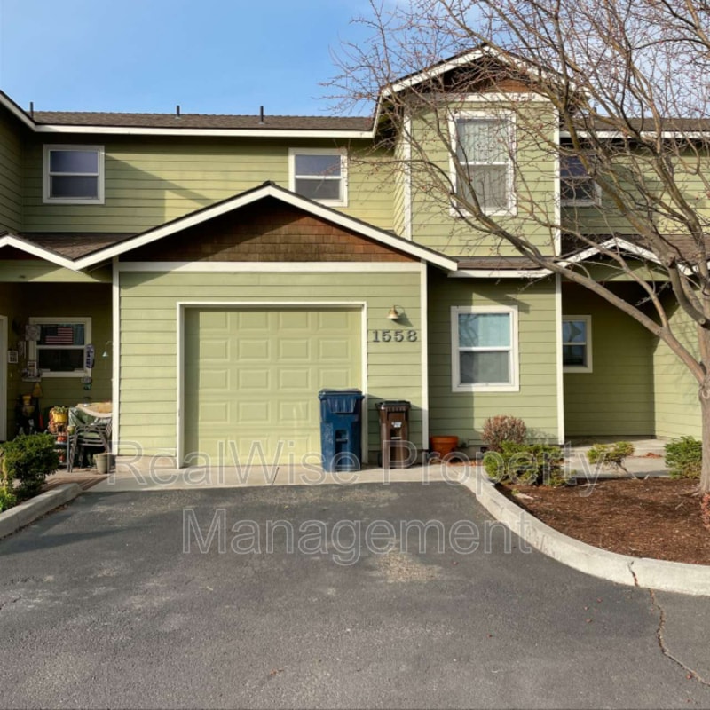 Primary Photo - 1558 SW Reindeer Ave