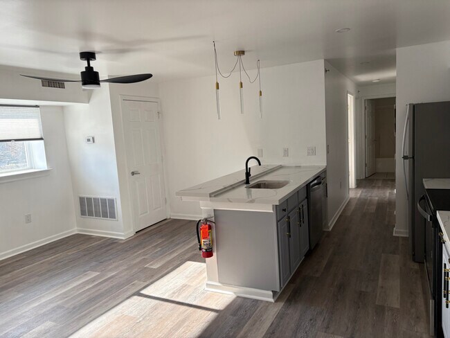 Foto del edificio - 150 N Main St