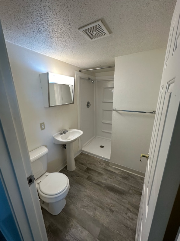 Building Photo - 1516 1st St E