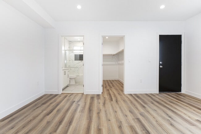 Building Photo - 5916 Tujunga Ave