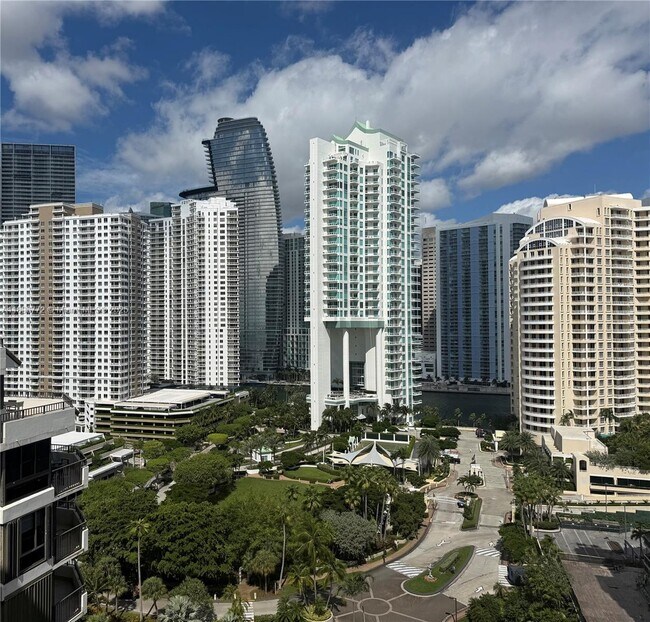 Foto del edificio - 520 Brickell Key Dr