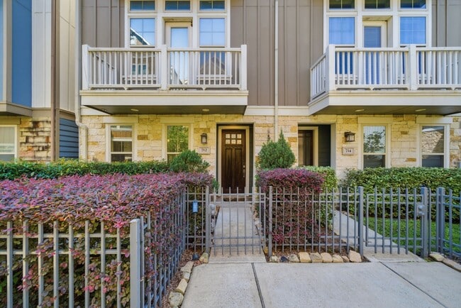 Building Photo - 712 N Shepherd Dr