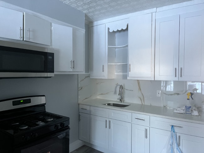 Building Photo - 61 Spring St