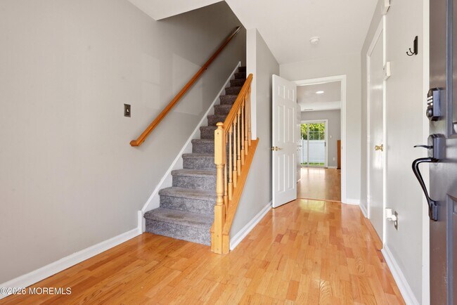 Building Photo - 5 Alexandra Ct