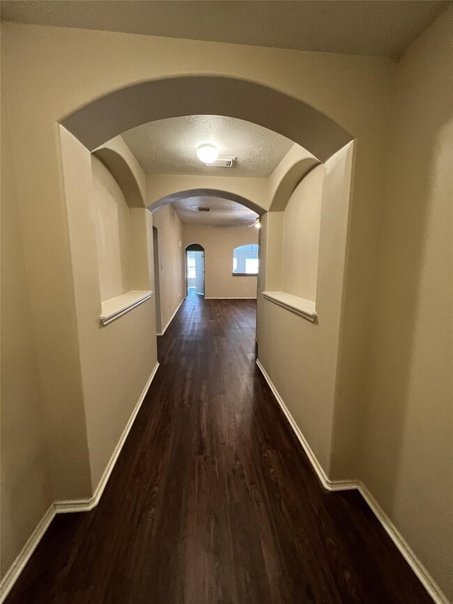 Foto del edificio - 1410 Greenwichwood Ln