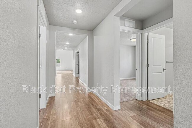 Foto del edificio - 637 E Warrior Basin St