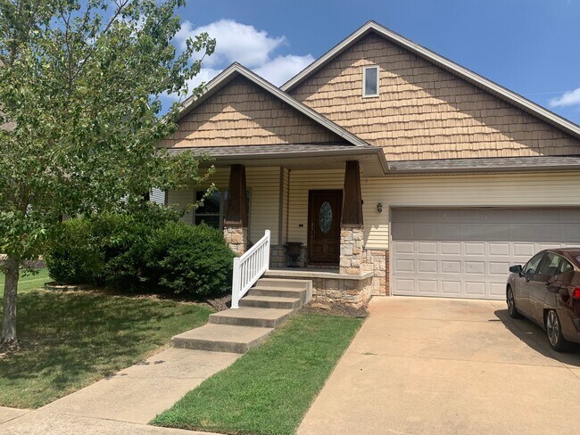 Building Photo - 1410 NE Dysart Woods Ln