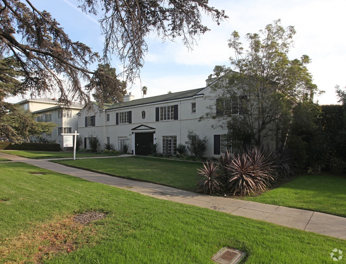 Primary Photo - Villa Gina