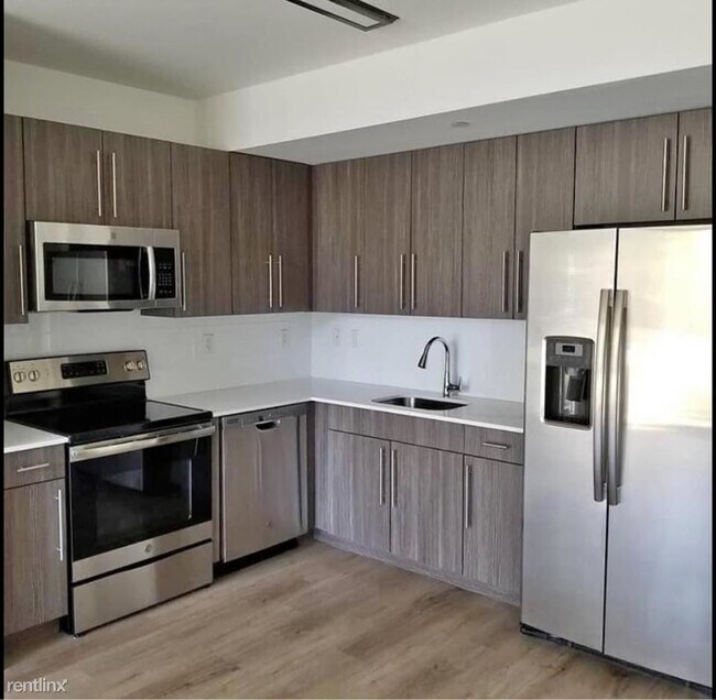 Building Photo - 175 Fontainebleau Blvd