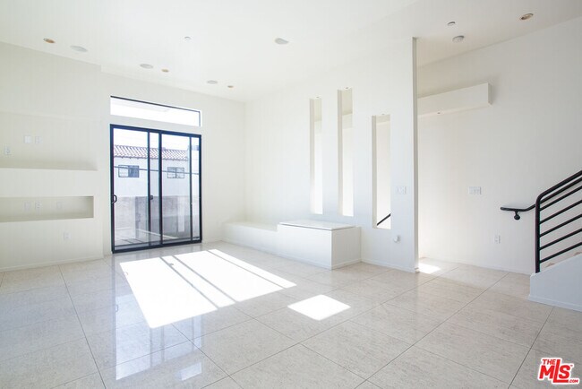 Foto del edificio - 8639 Whitworth Dr