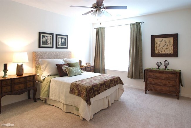 Foto del edificio - 2236 Wisteria Ln