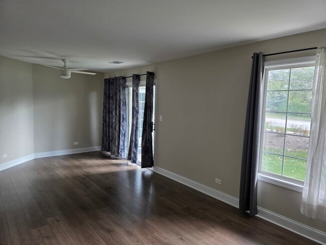 Building Photo - 1545 Thornfield Ln