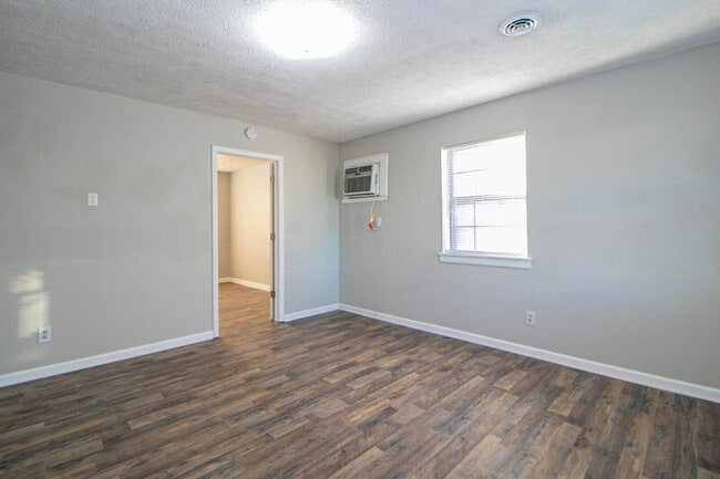 Building Photo - 404 -12 Thompsonville Lane