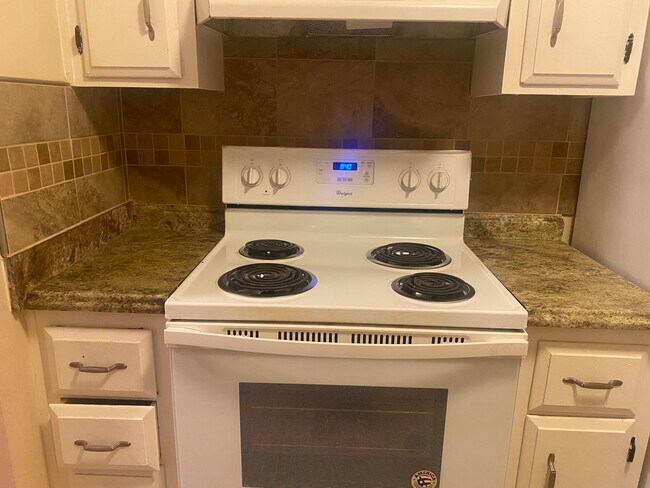 Foto del edificio - 2304 Peppertree Way