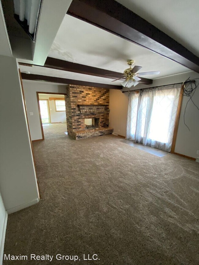 Building Photo - 3 br, 1.5 bath House - 105 W HARRIER ST