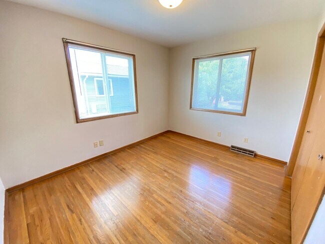 Foto del edificio - 610 E Seerley Blvd