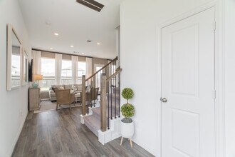 Building Photo - 442 Lake Day Dr