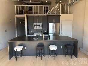 Building Photo - 715 N Graham St