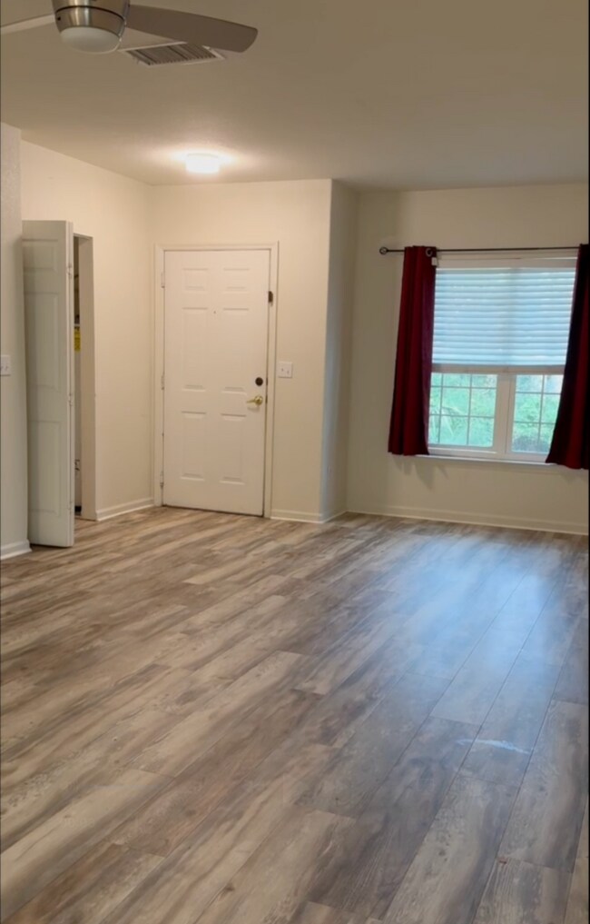 Foto del edificio - 897 Fording Island Rd