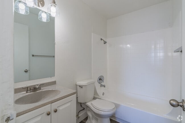A1 - 1BR, 1BA - 550SF - Bathroom - Mariposa Flats