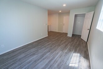 Interior Photo - 226 South Serrano