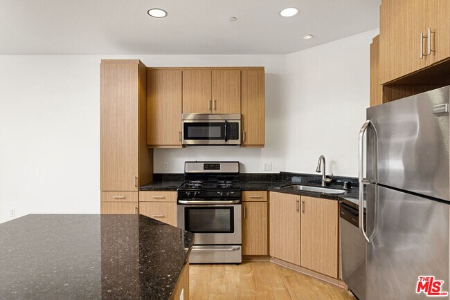 Building Photo - 1408 W Washington Blvd