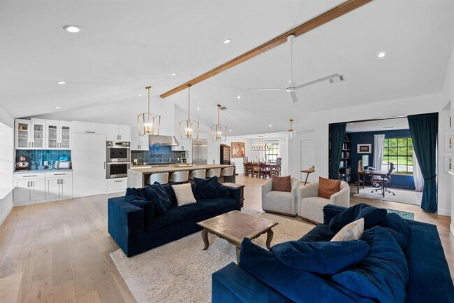 Foto del edificio - 8307 Spring Valley Dr