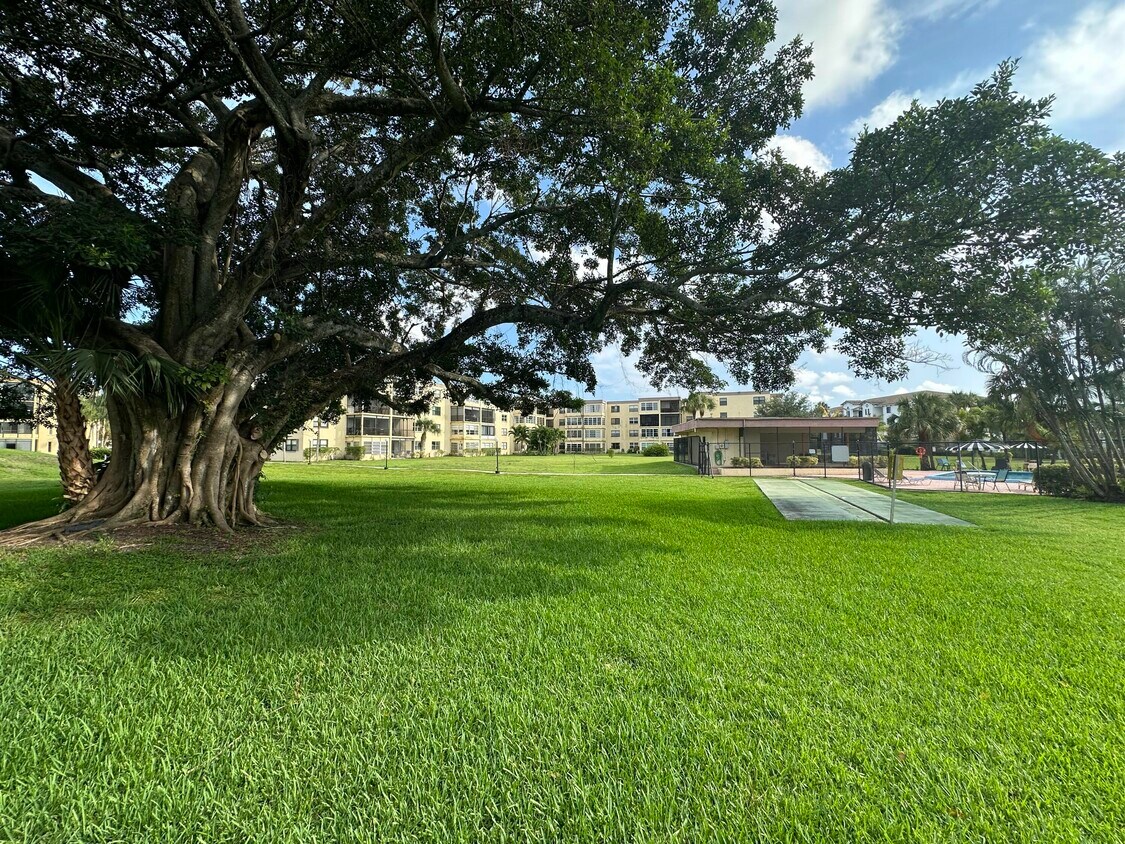 Foto principal - 9355 SW 8th St