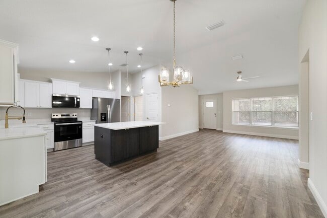 Building Photo - 9547 N Sandree Dr