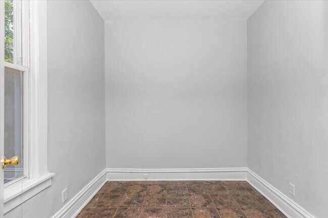 Foto del edificio - 3 bedroom in Chicago IL 60618