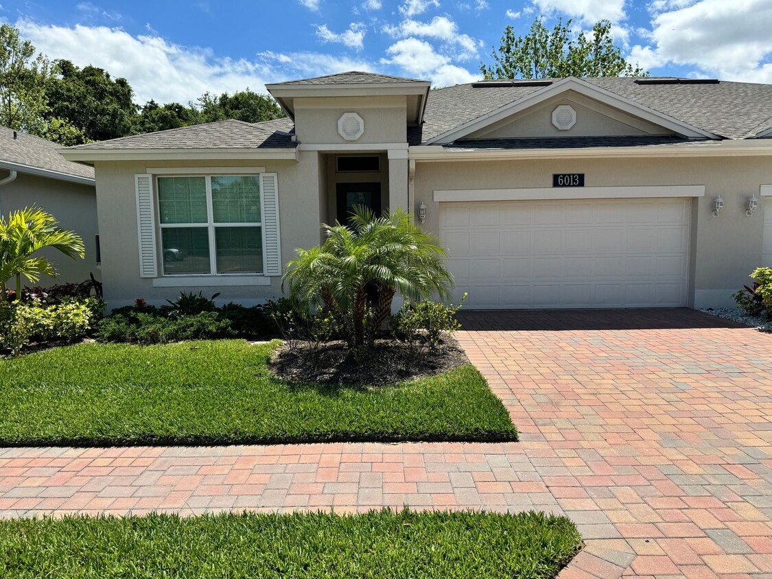 Foto principal - Luxurious 2 Bedroom Townhome in Vero Beach