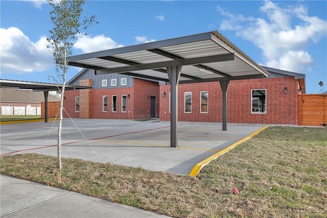 Building Photo - 705 Pedro St