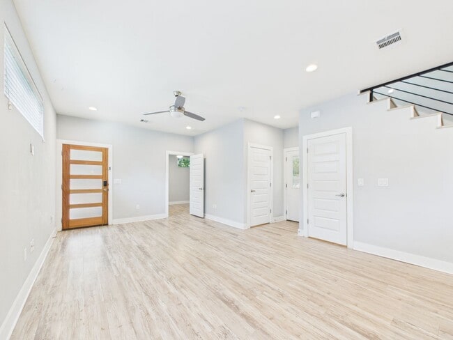 Building Photo - Elegant Modern Freestanding Condo with Private Yard Near Downtown Austin