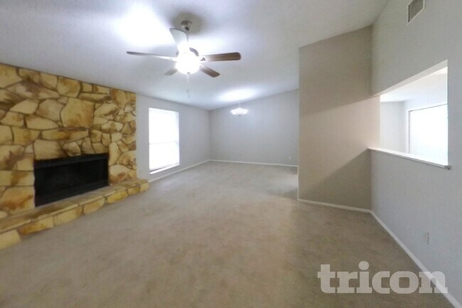 Foto del edificio - 8338 Knotts Landing Dr E