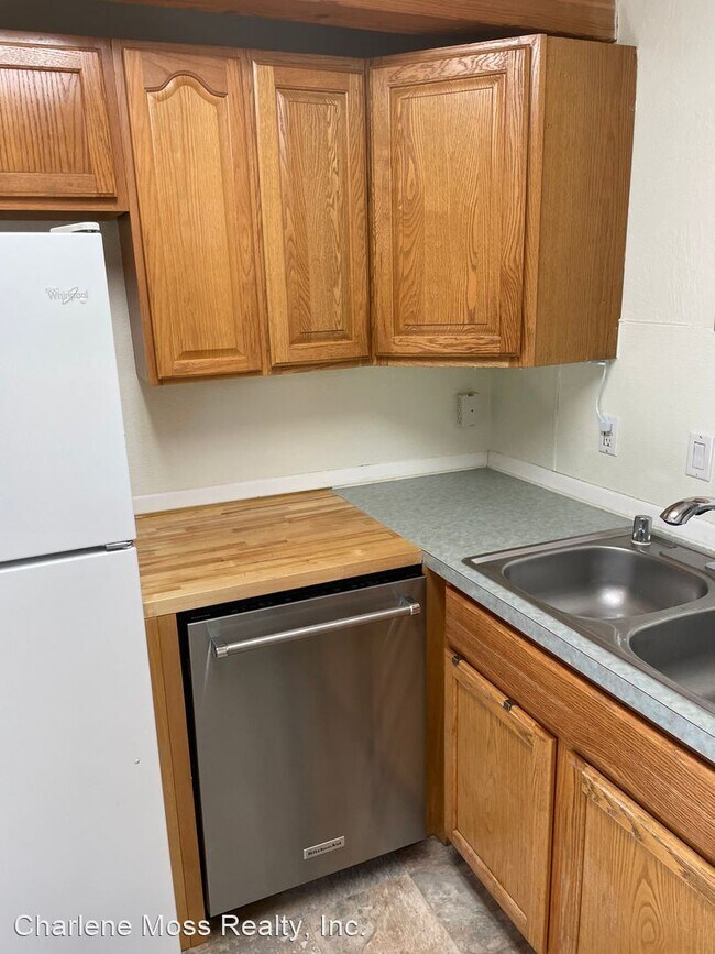 Building Photo - 2 br, 1 bath House - 2454 N Aurora Lane TO...