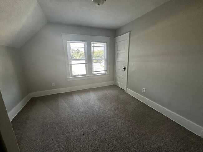 Building Photo - 3017/3019 Starr St Duplex