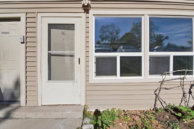 Foto del edificio - $1,540.95- 1 Bed, 1 Bath Lofted Apartment in Lakewood with Central AC!