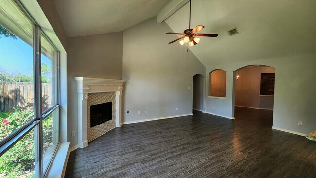 Building Photo - 11902 White Water Bay Dr