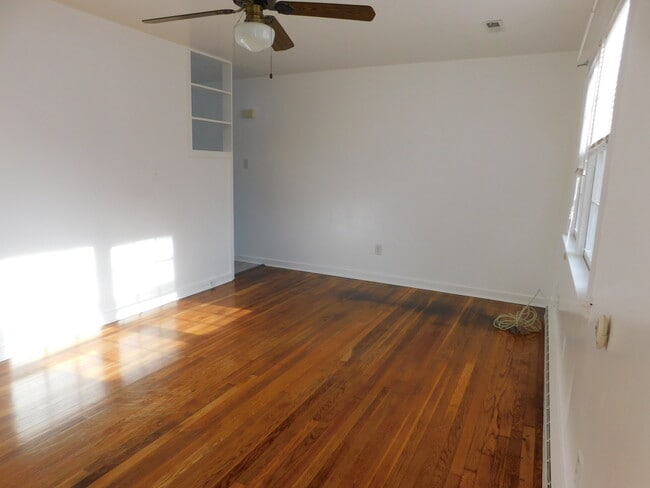 Living room - 12113 Richmond St