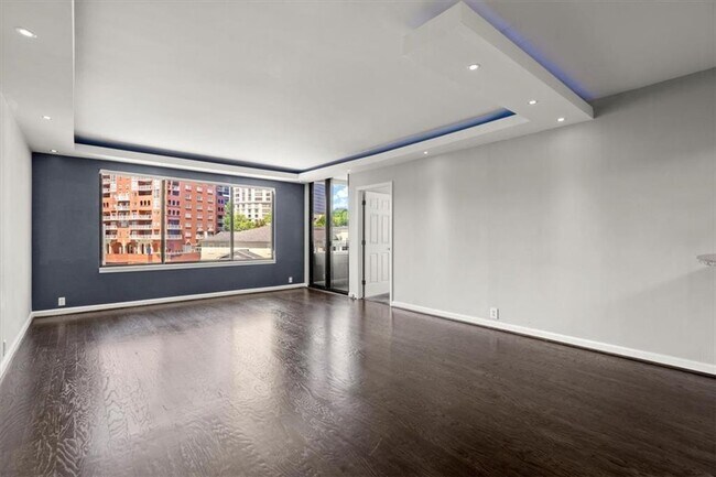 Building Photo - 3481 Lakeside Dr NE