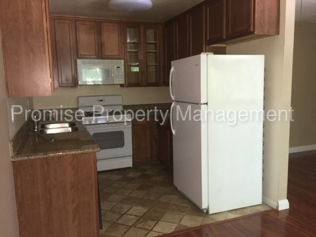 Building Photo - 502 Calle Montecito