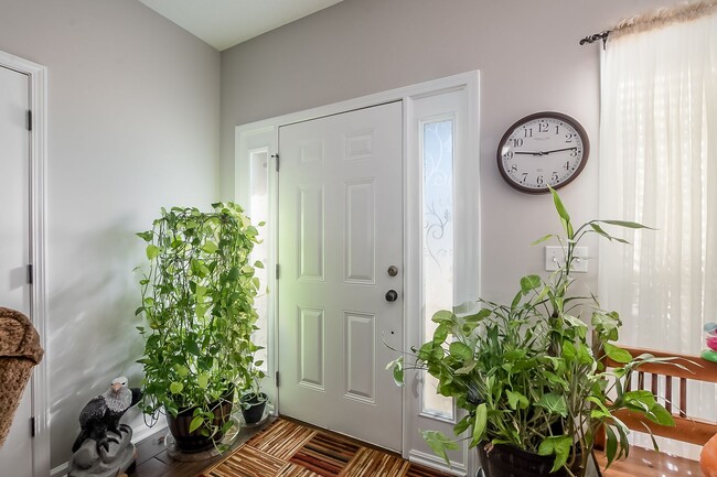 Building Photo - 3 bedroom 2 bathroom townhouse in Covington Villas