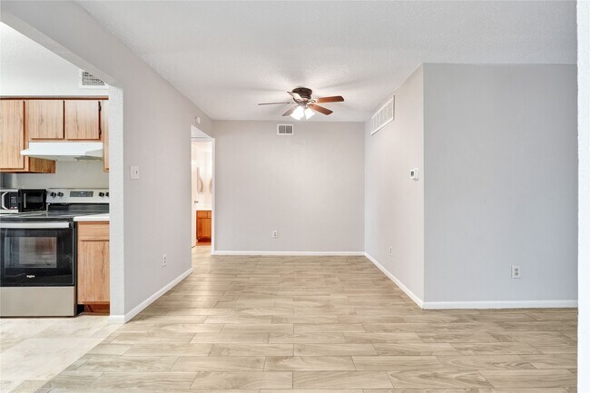 Building Photo - 2800 Jeanetta St