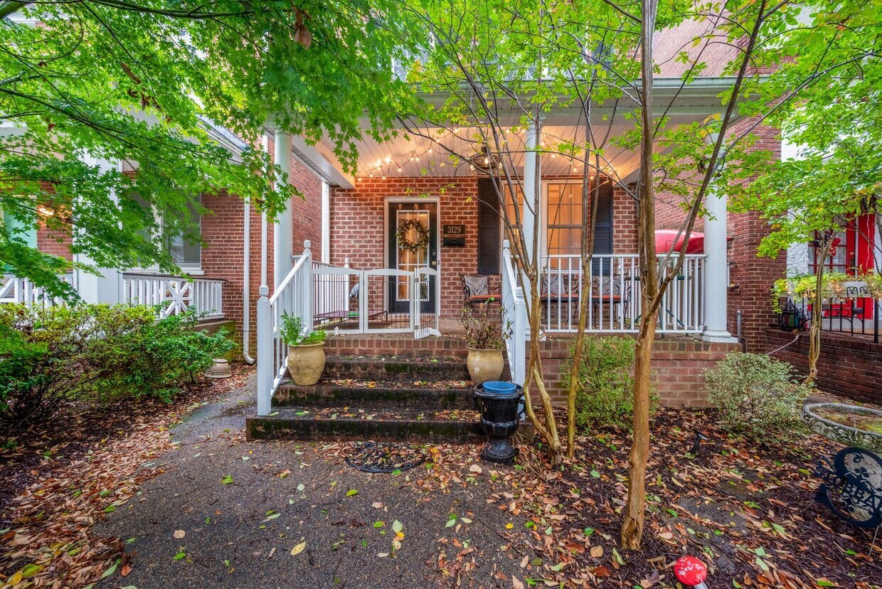 Primary Photo - Beautiful, Updated 3 Bedroom Home in The M...