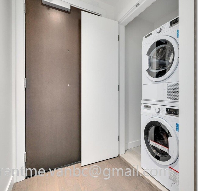 Building Photo - 5168 Cambie St