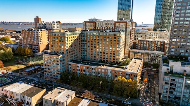 Building Photo - 225 Grand